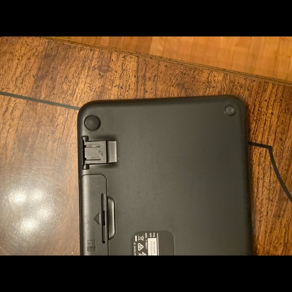 Logitech wireless keyboard. Compatible with windows only - Picture 9 of 14